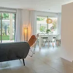 Casa-jardin Secret: Climatisé Avec Piscine Appartamento *