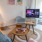 Apartment Casa-jardin Secret: Climatise Avec Piscine Juan-les-Pins